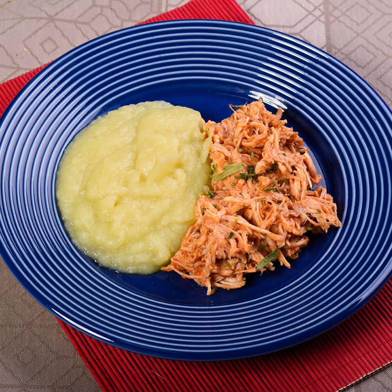 Peito Frango Desfiado E Purê De Batata Doce